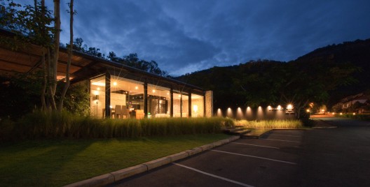 Botanica Sales Office & Showrooms / Vin Varavarn Architects (18)