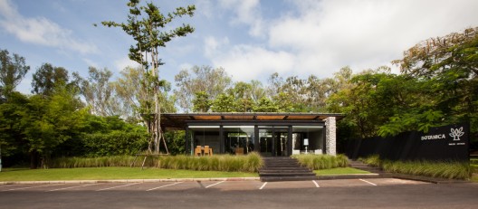 Botanica Sales Office & Showrooms / Vin Varavarn Architects (17)