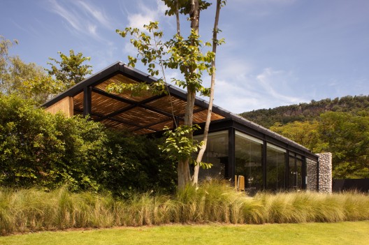 Botanica Sales Office & Showrooms / Vin Varavarn Architects (11)