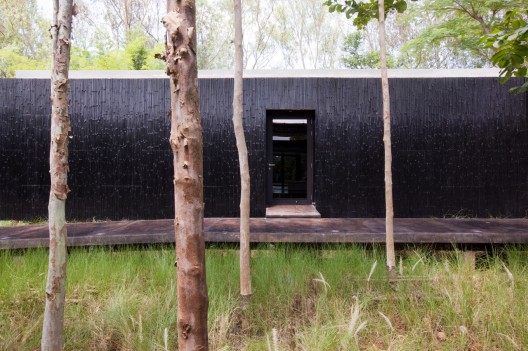 Botanica Sales Office & Showrooms / Vin Varavarn Architects (8)