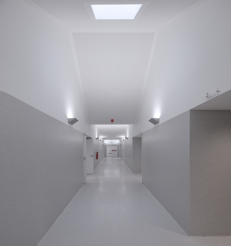 Mouriz School / Atelier Nuno Lacerda Lopes