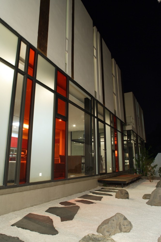 La Casa del Lobo / Darkitectura
