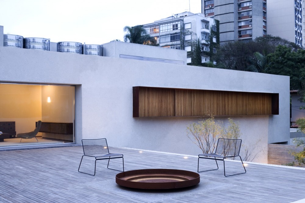 Chimney House / Marcio Kogan