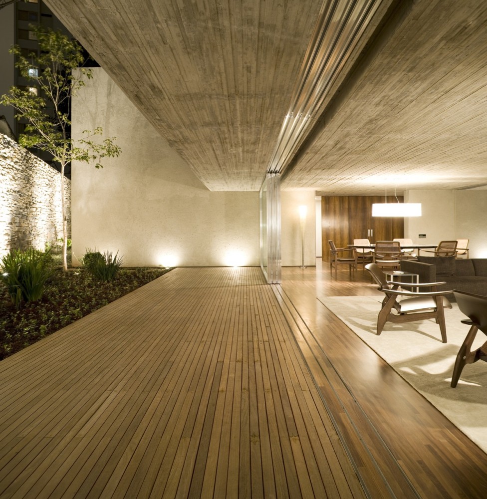 Chimney House / Marcio Kogan
