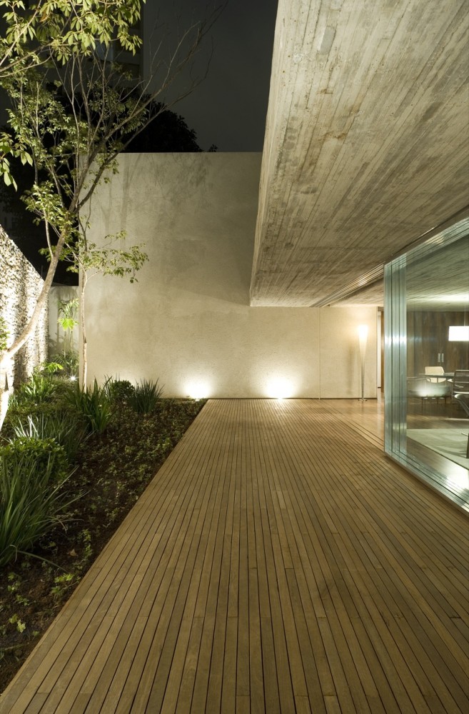 Chimney House / Marcio Kogan