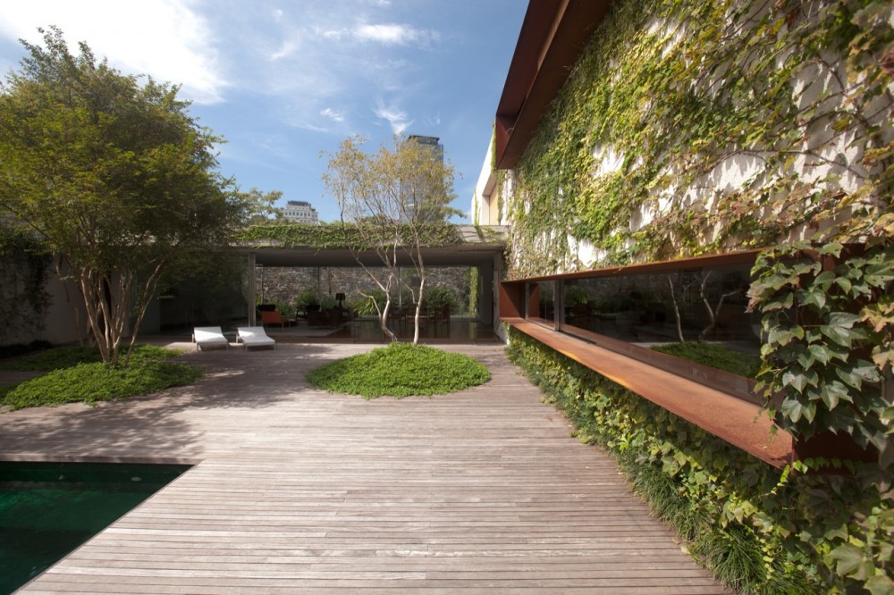 Chimney House / Marcio Kogan