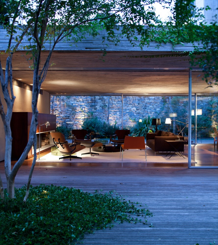 Chimney House / Marcio Kogan