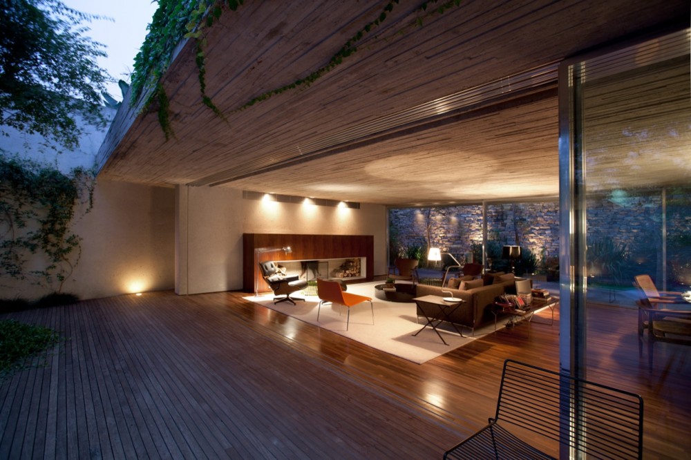 Chimney House / Marcio Kogan
