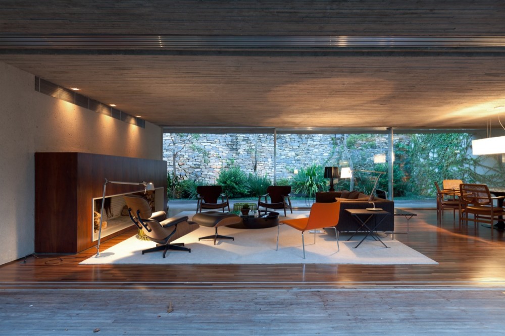 Chimney House / Marcio Kogan