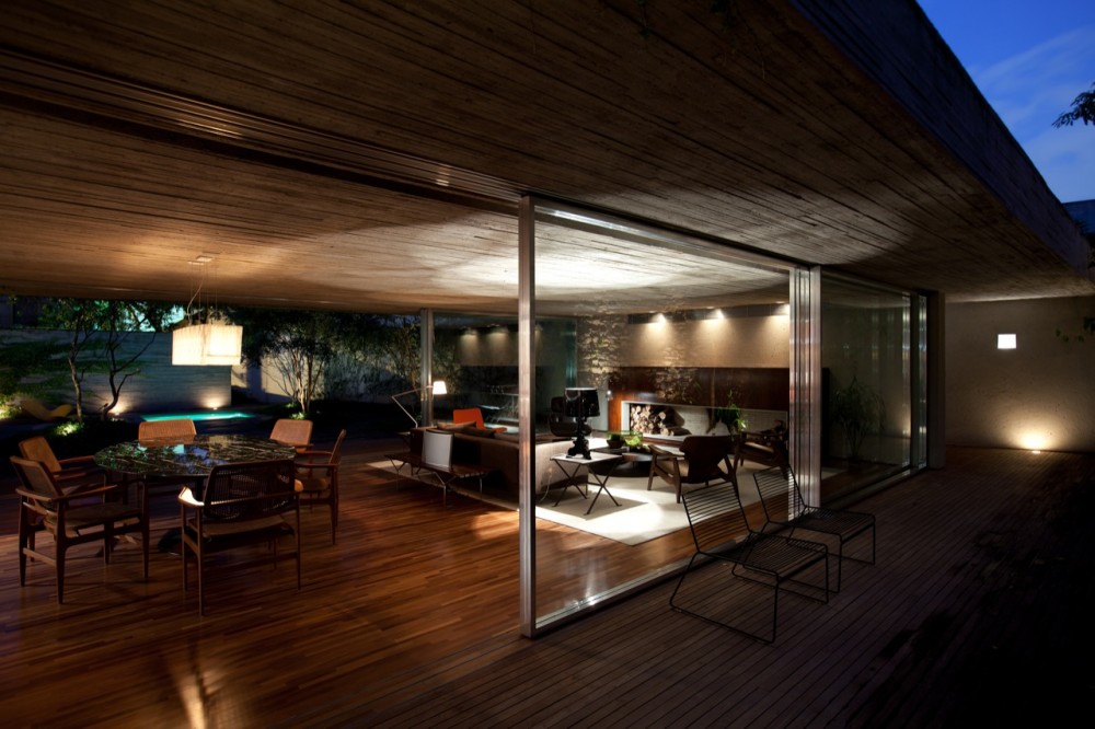 Chimney House / Marcio Kogan