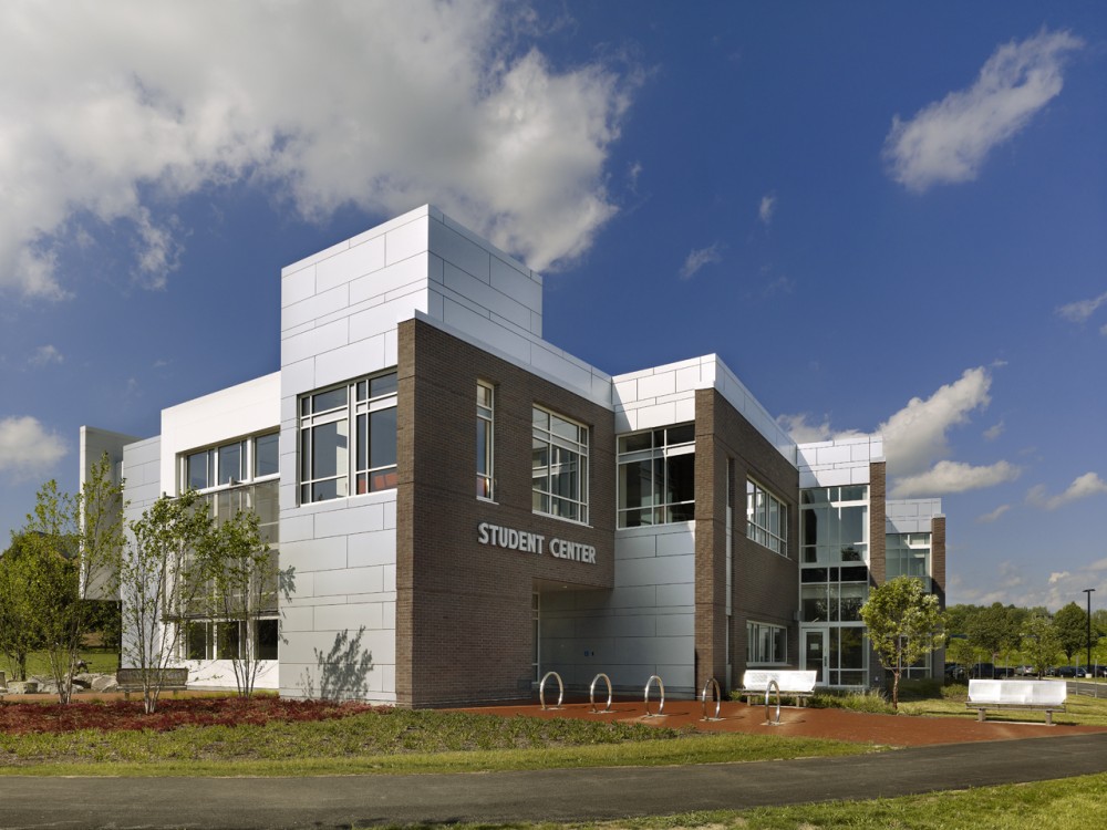 SUNY Institute of Technology Student Center / QPK Design