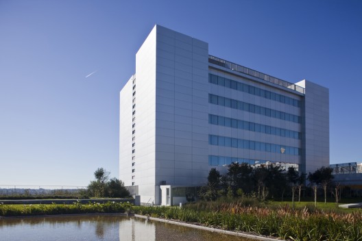 Pragal Civic Center and Almada Business Hotel / NLA - Nuno Leónidas Arquitectos (15)