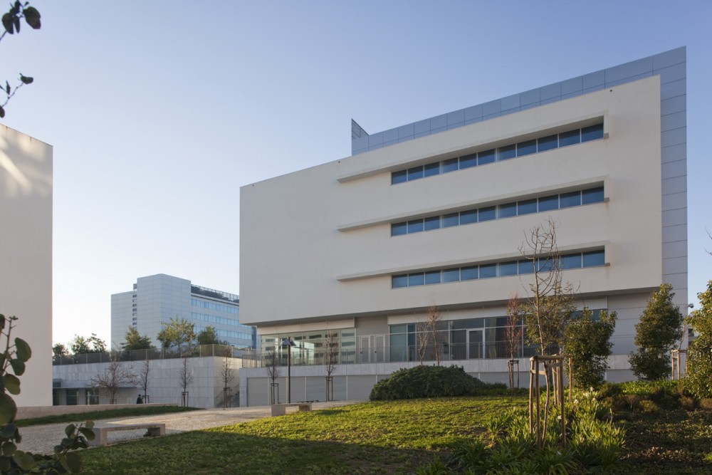 Pragal Civic Center and Almada Business Hotel / NLA – Nuno Leónidas Arquitectos