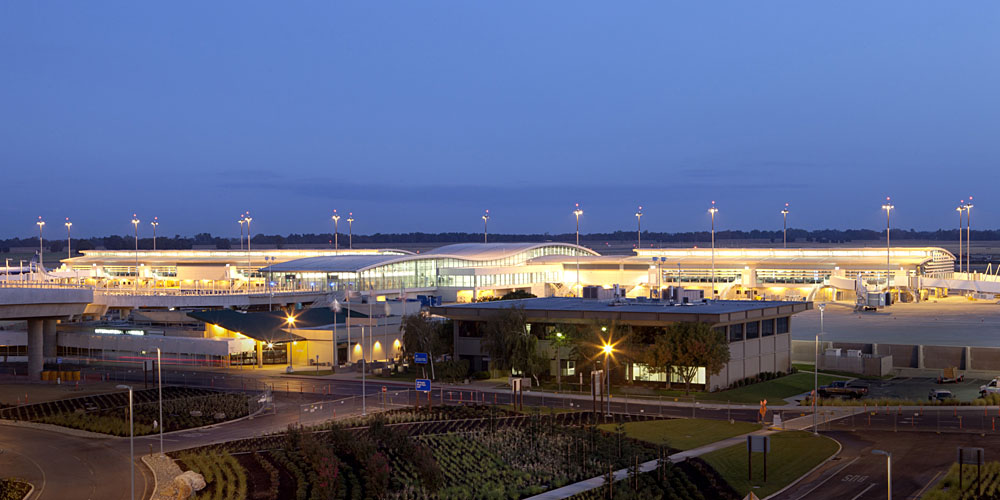Sacramento International Airport / Corgan Associates with Fentress Architects