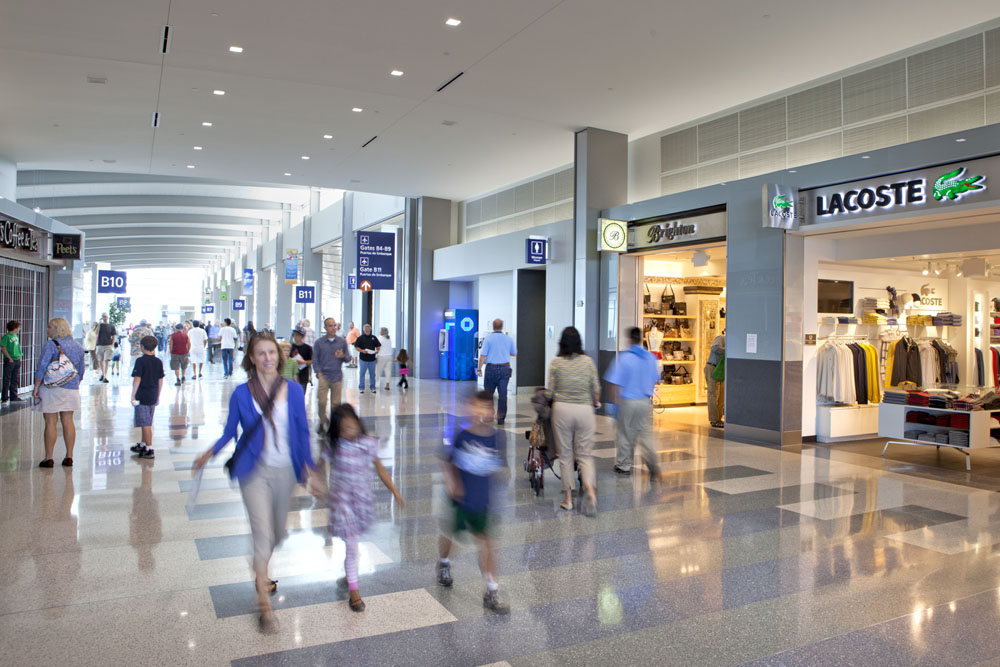 Sacramento International Airport / Corgan Associates with Fentress Architects