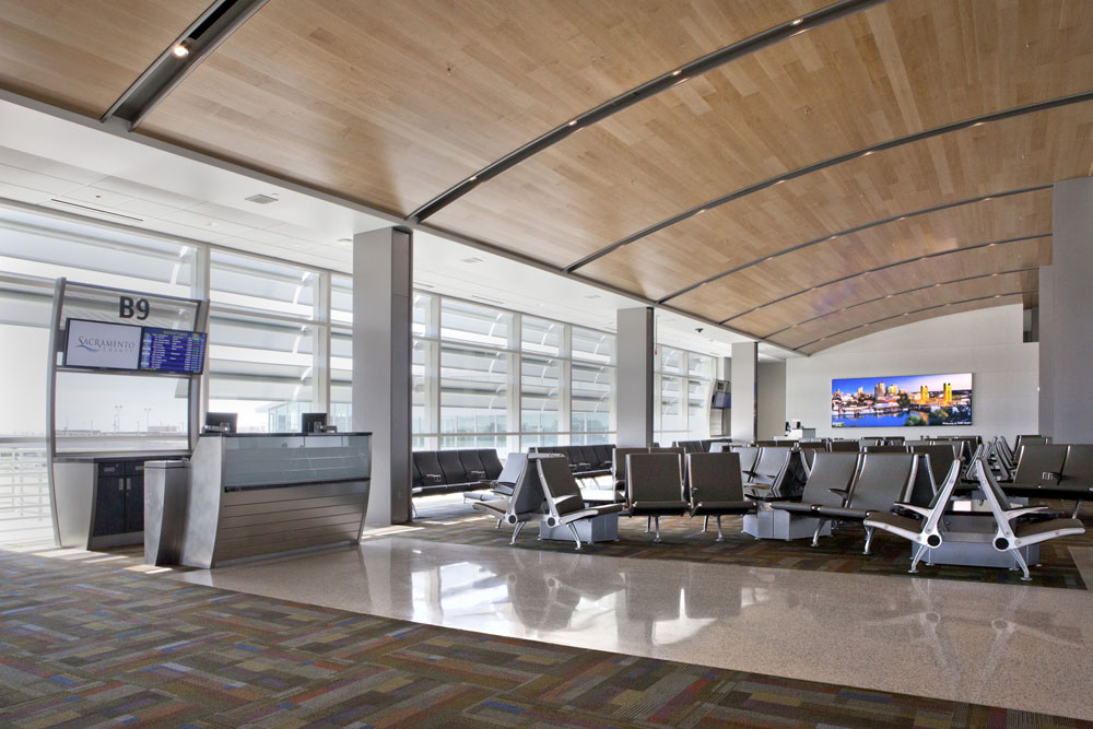 Sacramento International Airport / Corgan Associates with Fentress Architects