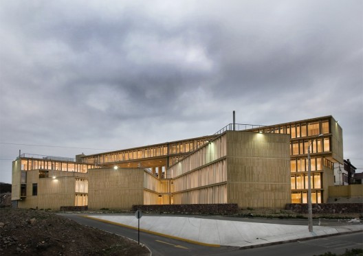 MOPTT Building in La Serena / Teodoro Fernández Arquitectos (9)