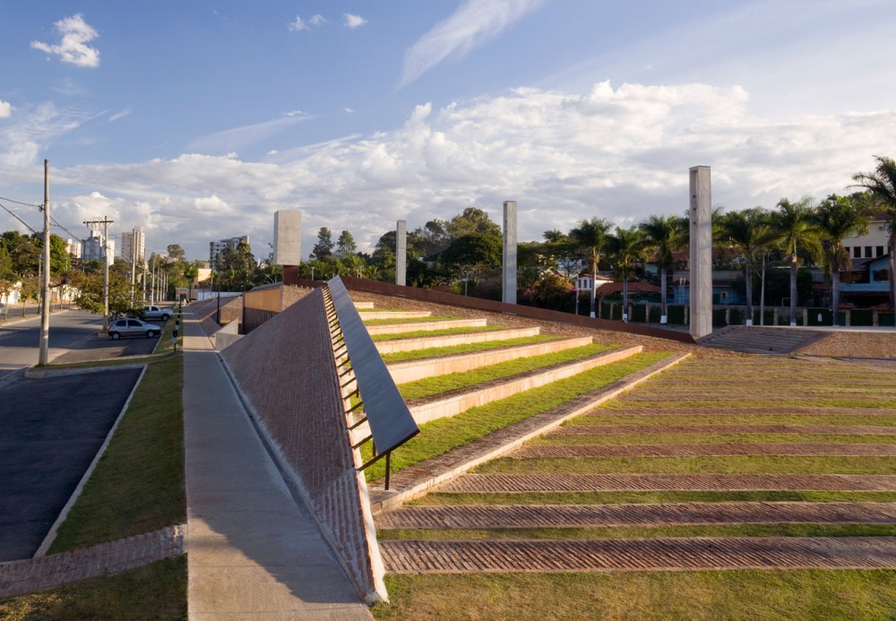 Pampulha Square / Arquitetos Associados