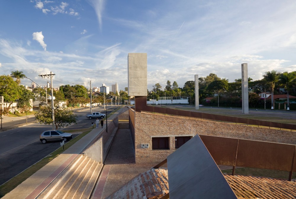 Pampulha Square / Arquitetos Associados