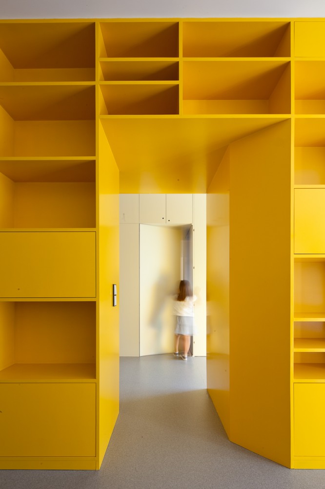 Yellow Apartment Renovation / Pedro Varela & Renata Pinho