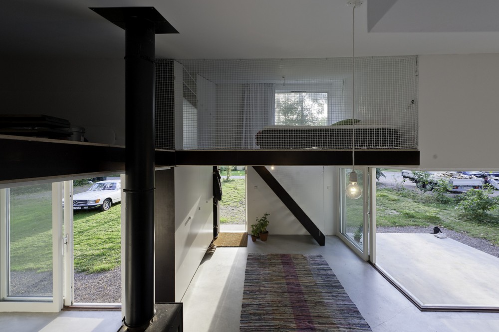 Small Swedish House / DinellJohansson