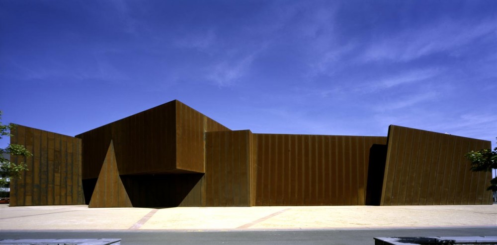 Flashback: Australian Centre for Contemporary Art (ACCA) / Wood/Marsh