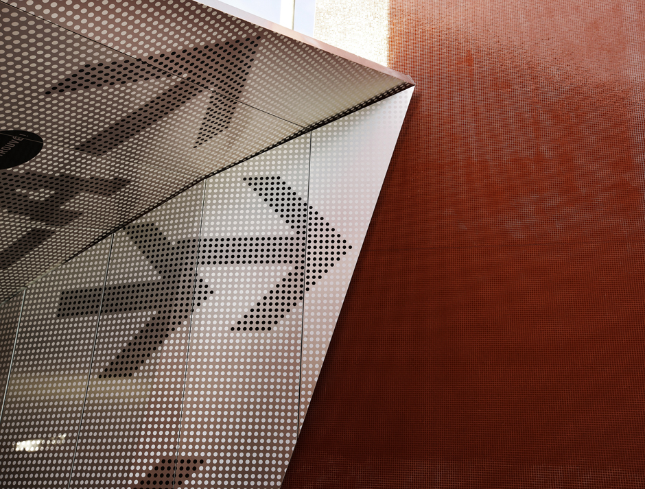 Covered Pedestrian Crossing / Atelier 9.81