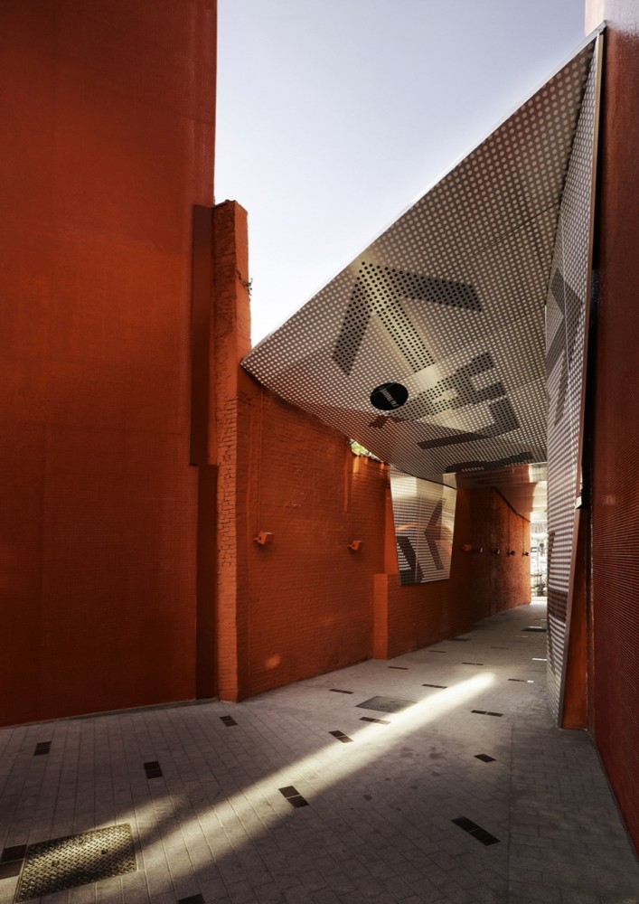 Covered Pedestrian Crossing / Atelier 9.81