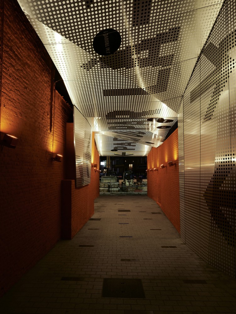 Covered Pedestrian Crossing / Atelier 9.81