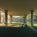 Landscape Design for Brockman Hall for Physics at Rice University / The Office of James Burnett (4) Landscape Design for Brockman Hall for Physics at Rice University / The Office of James Burnett (4) © Hester + Hardaway