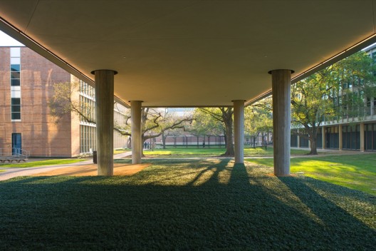 Landscape Design for Brockman Hall for Physics at Rice University / The Office of James Burnett (4)