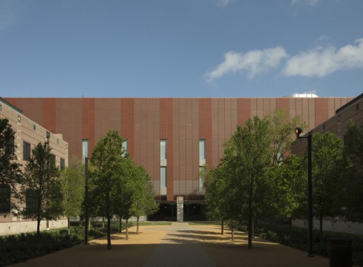 Landscape Design for Brockman Hall for Physics at Rice University / The Office of James Burnett (2)