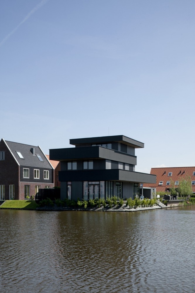 Modern Villa / BBVH Architecten