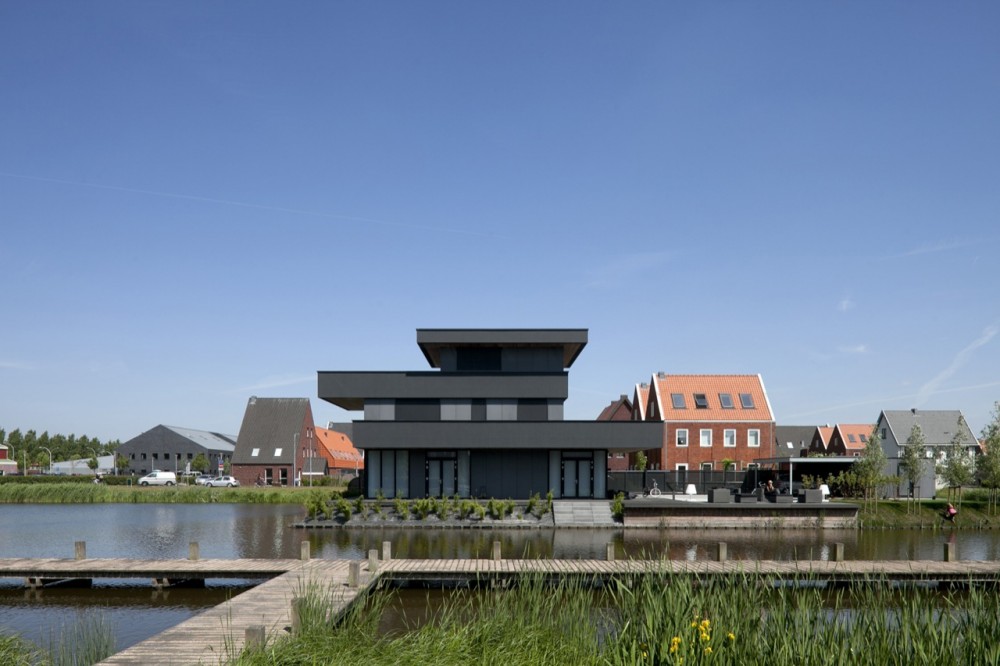 Modern Villa / BBVH Architecten