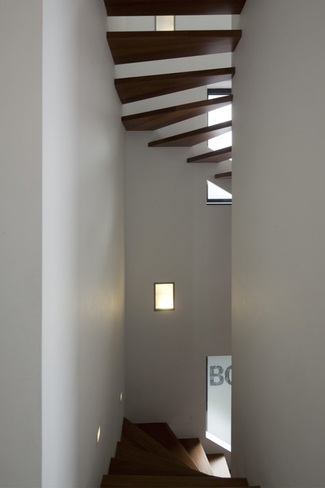 Modern Villa / BBVH Architecten
