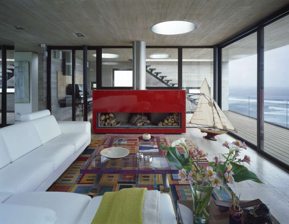 Casa Once Mujeres / Mathias Klotz