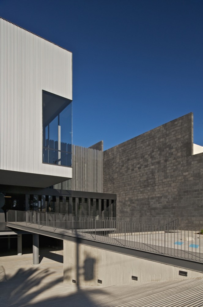 Water Point Aquatic Center / AD11