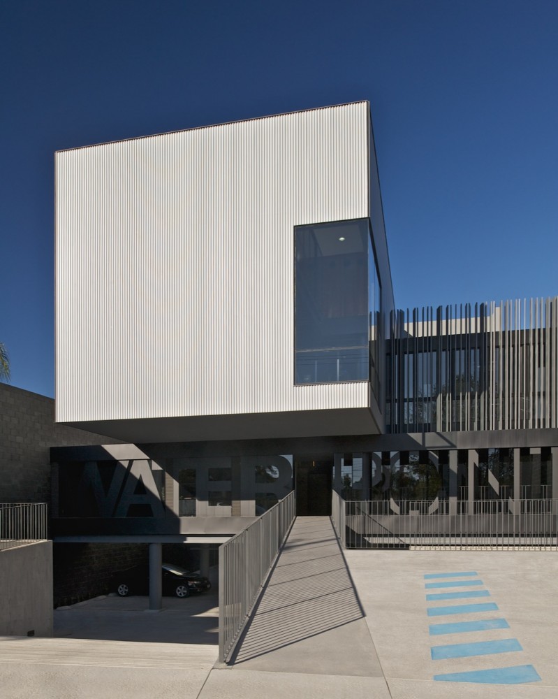Water Point Aquatic Center / AD11