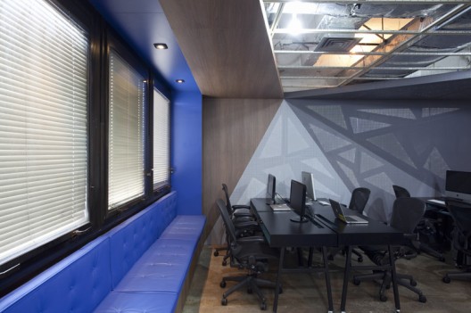 D3 Interactive Environment / Estudio Guto Requena + i|o Design (23)
