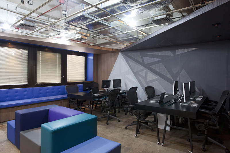 D3 Interactive Environment / Estudio Guto Requena + i|o Design