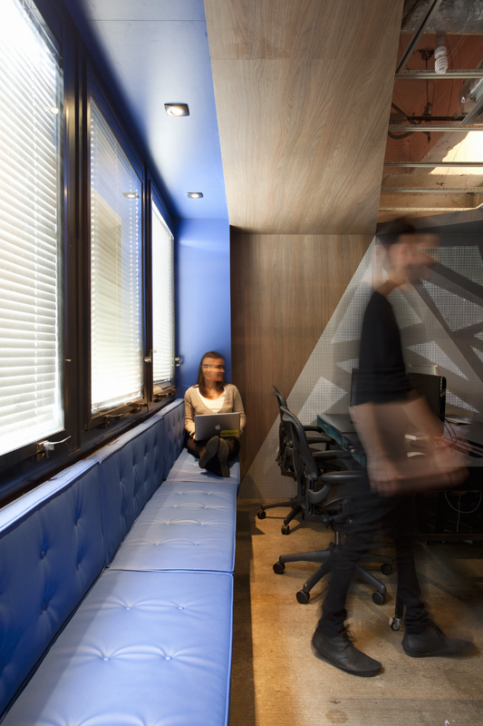 D3 Interactive Environment / Estudio Guto Requena + i|o Design