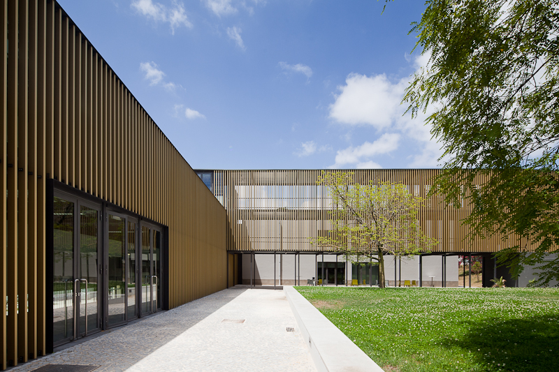 Vergilio Ferreira High School / Atelier Central