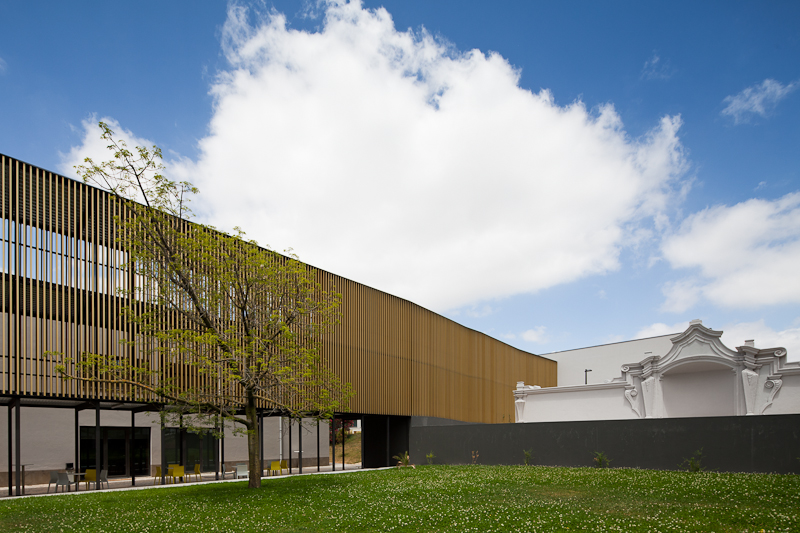 Vergilio Ferreira High School / Atelier Central