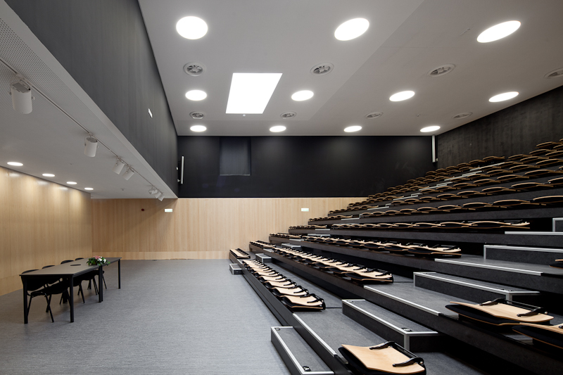 Vergilio Ferreira High School / Atelier Central