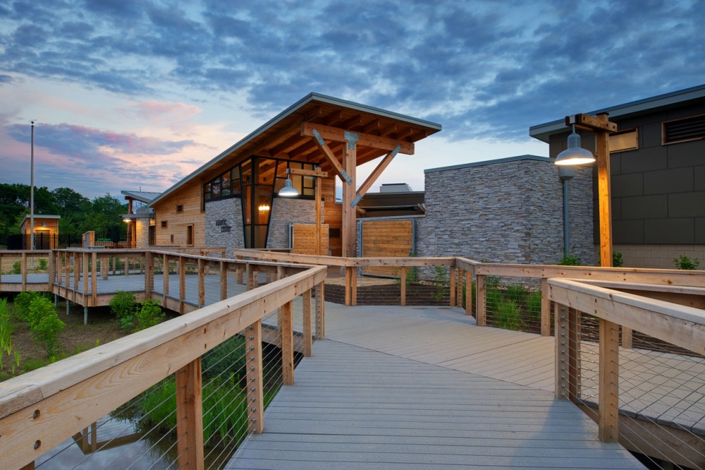 Highlands Park Family Aquatic Center / Meyers + Associates Architecture