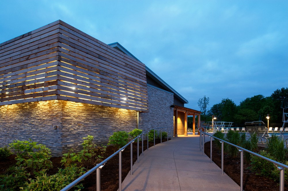 Highlands Park Family Aquatic Center / Meyers + Associates Architecture