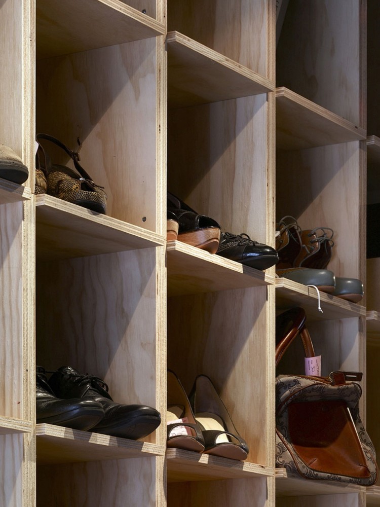 Cobbler Caballero Shop / Stewart Hollenstein