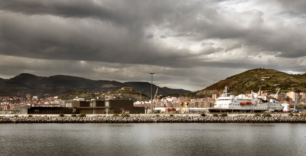 Cruise Ship Terminal in Bilbao / [baragaño]