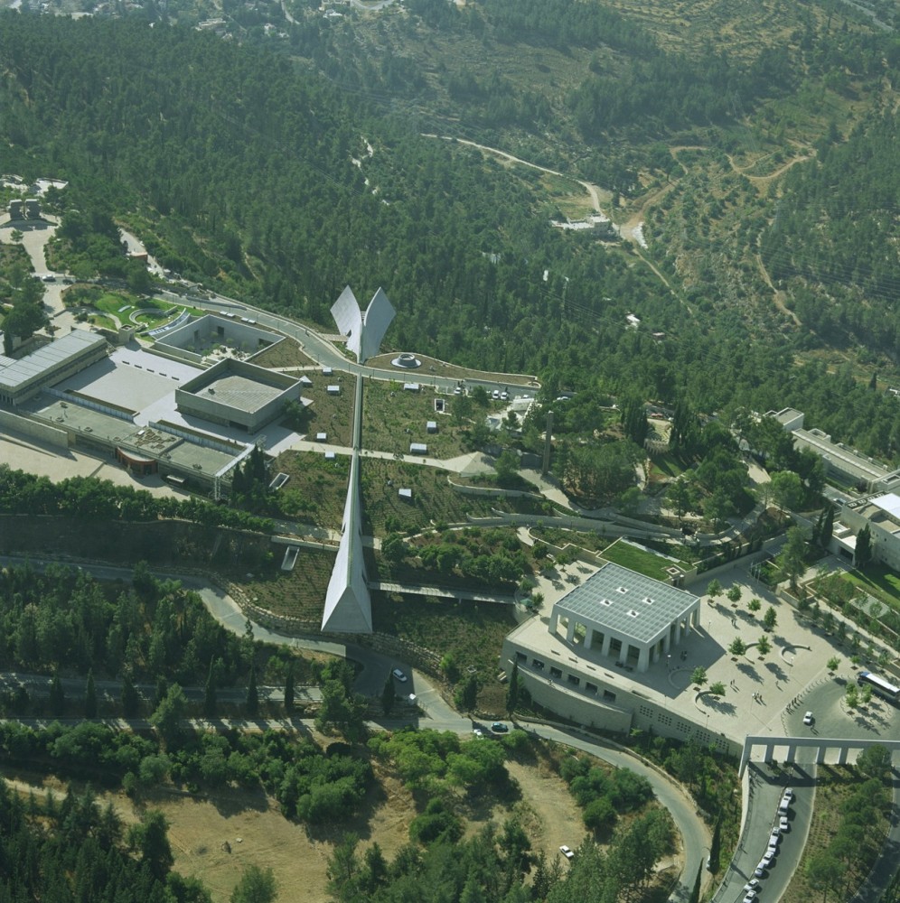 Flashback: Yad Vashem Holocaust Museum / Safdie Architects