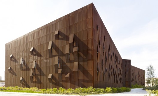 Raif Dinçkök Yalova Cultural Center / Emre Arolat Architects (13)